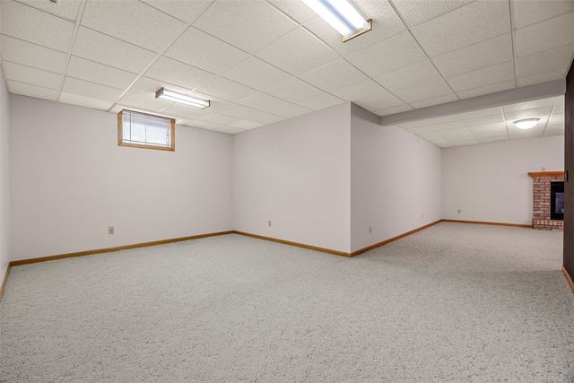 9189 Deer Ridge DR, Cedar Rapids, IA 52411