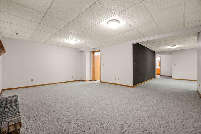 9189 Deer Ridge DR, Cedar Rapids, IA 52411