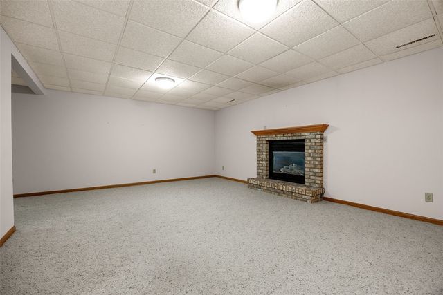 9189 Deer Ridge DR, Cedar Rapids, IA 52411