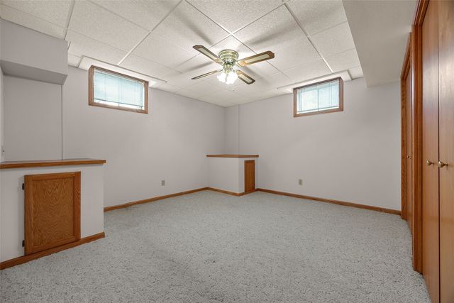 9189 Deer Ridge DR, Cedar Rapids, IA 52411
