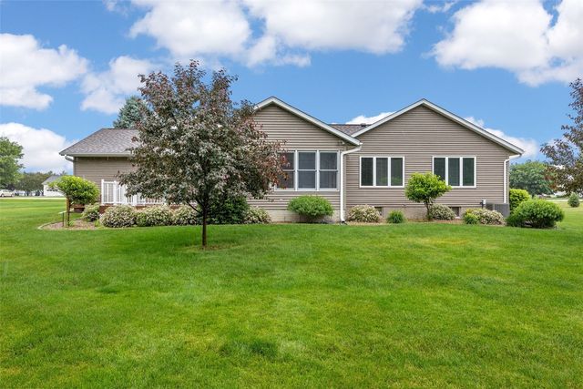 9189 Deer Ridge DR, Cedar Rapids, IA 52411