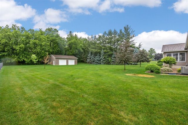 9189 Deer Ridge DR, Cedar Rapids, IA 52411