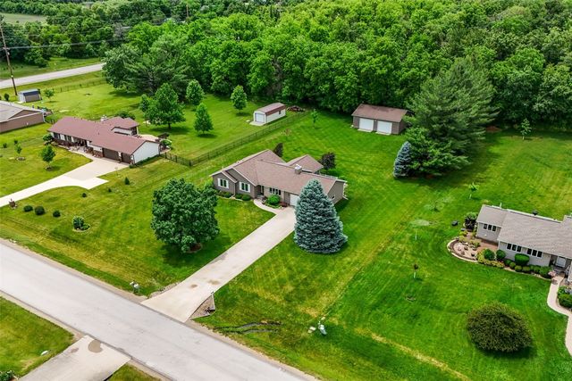 9189 Deer Ridge DR, Cedar Rapids, IA 52411
