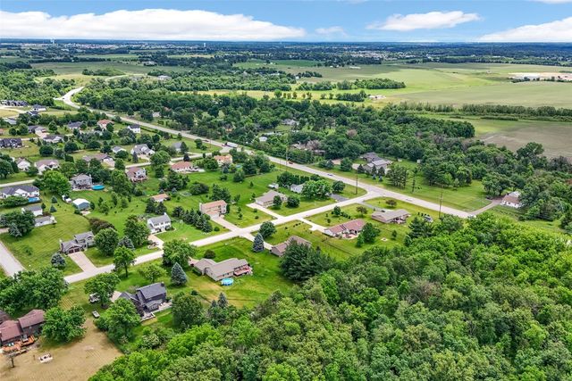 9189 Deer Ridge DR, Cedar Rapids, IA 52411