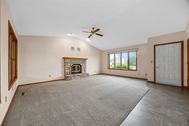 9189 Deer Ridge DR, Cedar Rapids, IA 52411