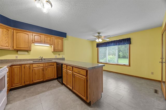 9189 Deer Ridge DR, Cedar Rapids, IA 52411
