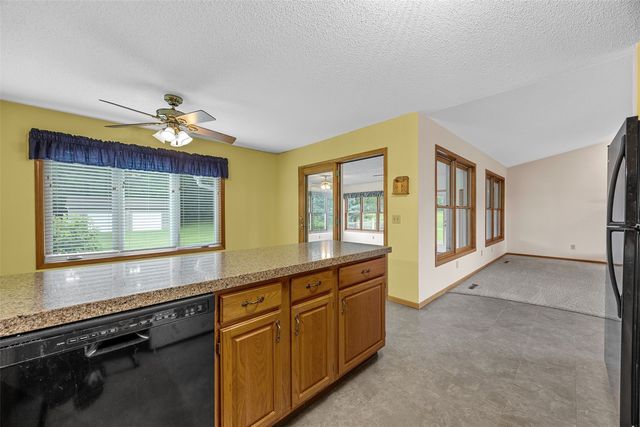 9189 Deer Ridge DR, Cedar Rapids, IA 52411