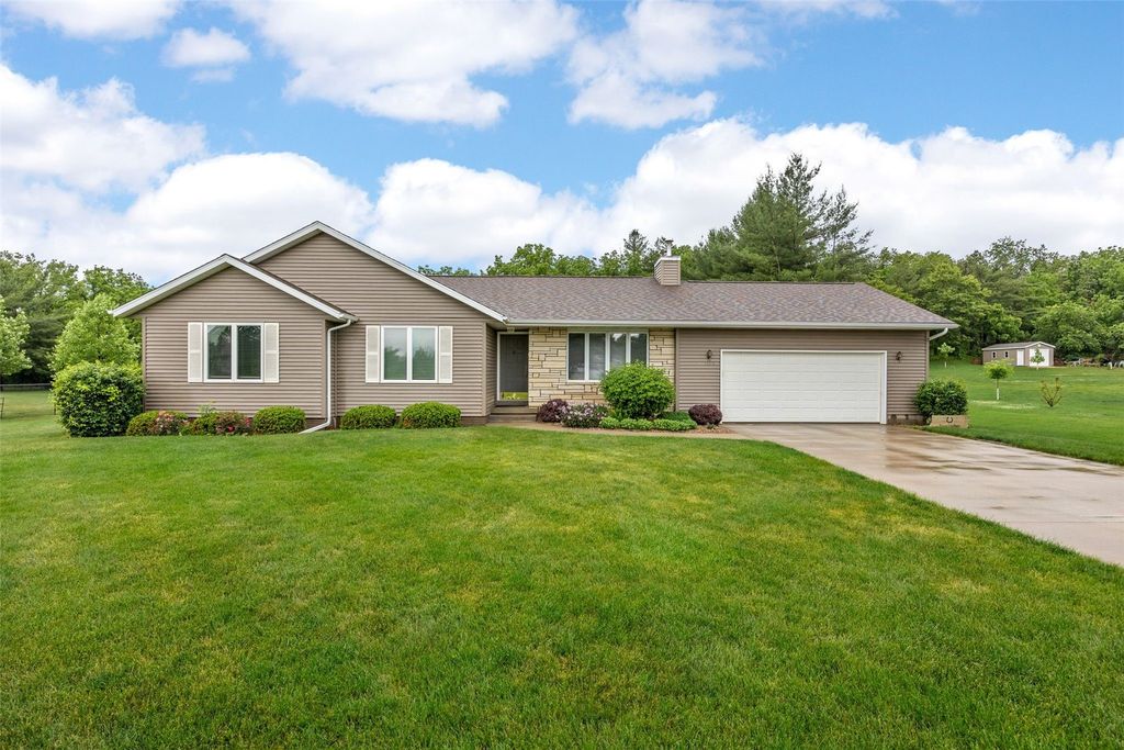 9189 Deer Ridge DR, Cedar Rapids, IA 52411