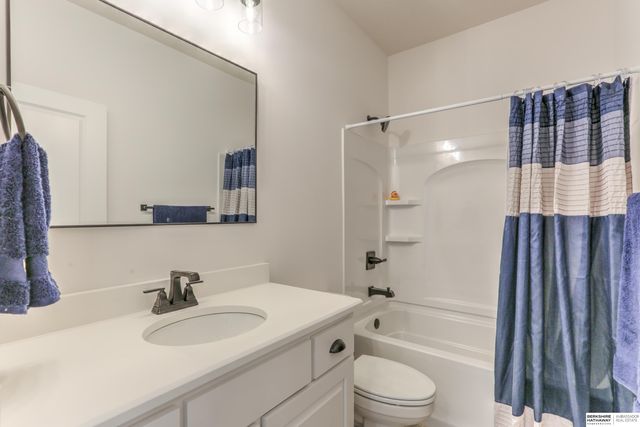 5405 N 190Th Street, Elkhorn, NE 68022