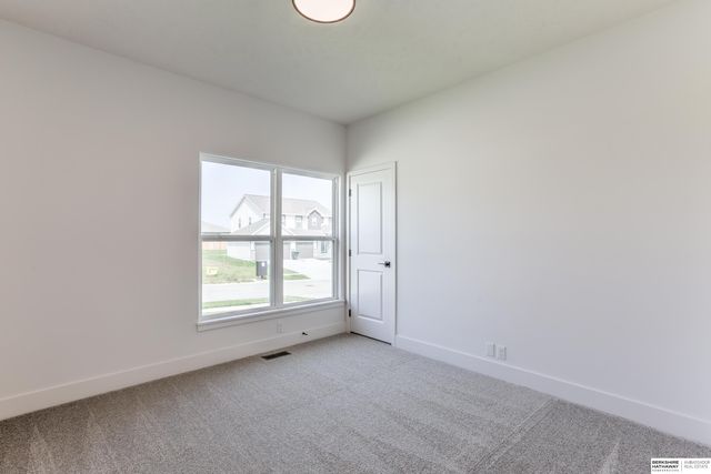 5405 N 190Th Street, Elkhorn, NE 68022