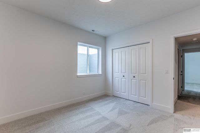 5405 N 190Th Street, Elkhorn, NE 68022
