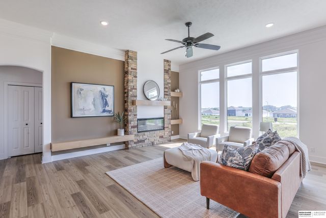 5405 N 190Th Street, Elkhorn, NE 68022