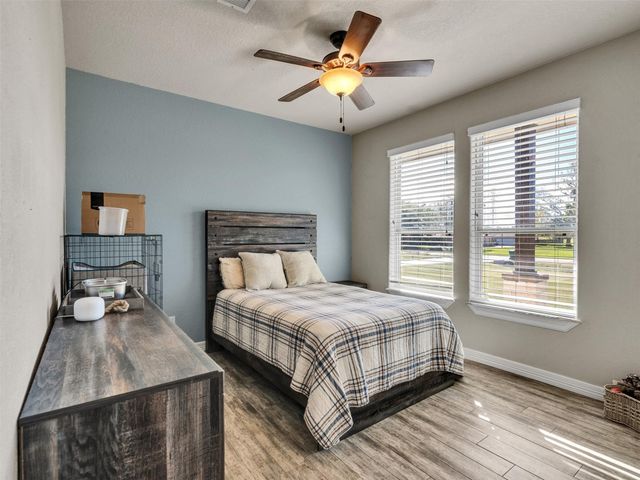 155 Horse Shoe Trail, Angleton, TX 77515