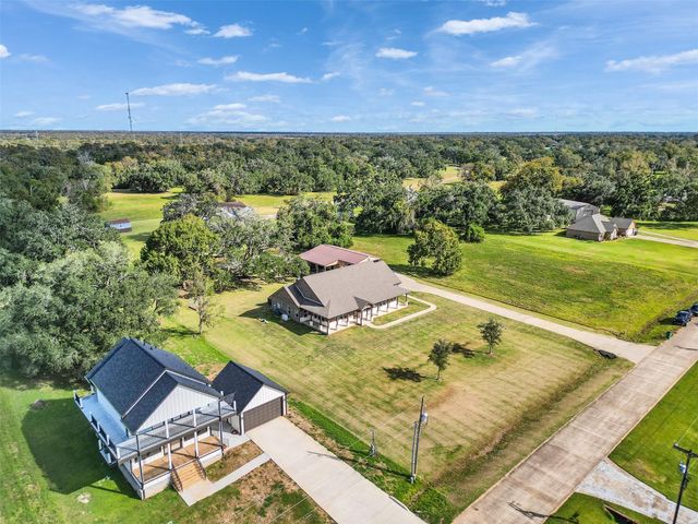 155 Horse Shoe Trail, Angleton, TX 77515