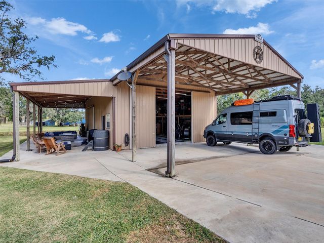 155 Horse Shoe Trail, Angleton, TX 77515