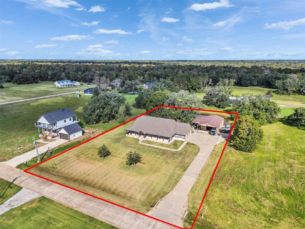 155 Horse Shoe Trail, Angleton, TX 77515