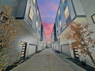 1221 W 16th Street B, Houston, TX 77008