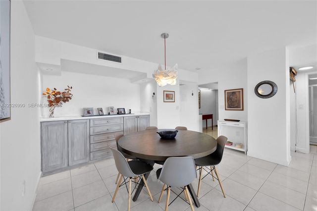 20515 E Country Club Drive 2146, Aventura, FL 33180