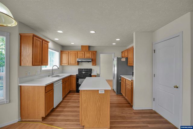 4920 Countryside Dr NE, Salem, OR 97305