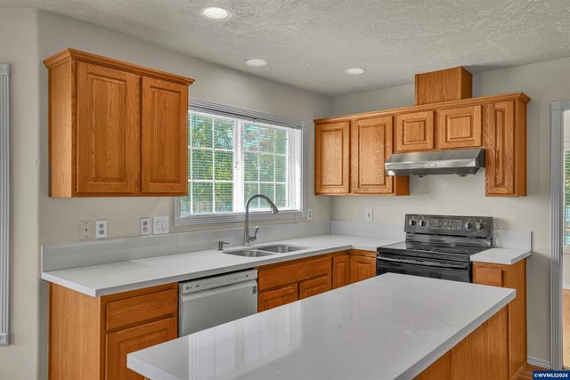4920 Countryside Dr NE, Salem, OR 97305