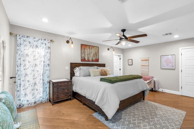4402 E TURNEY Avenue, Phoenix, AZ 85018