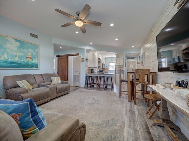 700 Island Retreat 33, Port Aransas, TX 78373