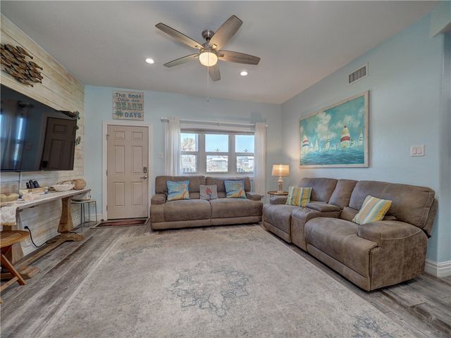 700 Island Retreat 33, Port Aransas, TX 78373