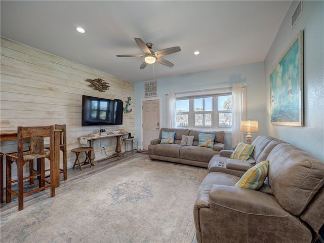 700 Island Retreat 33, Port Aransas, TX 78373