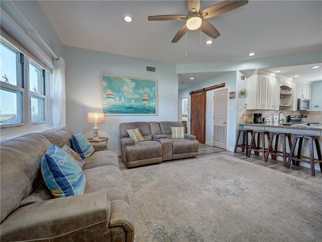 700 Island Retreat 33, Port Aransas, TX 78373