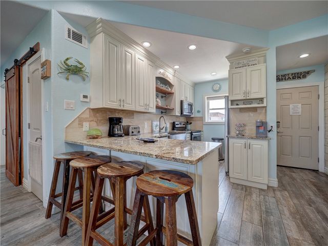 700 Island Retreat 33, Port Aransas, TX 78373