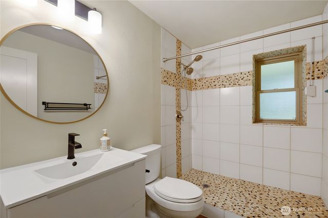 24225 Fjord Place NW, Poulsbo, WA 98370