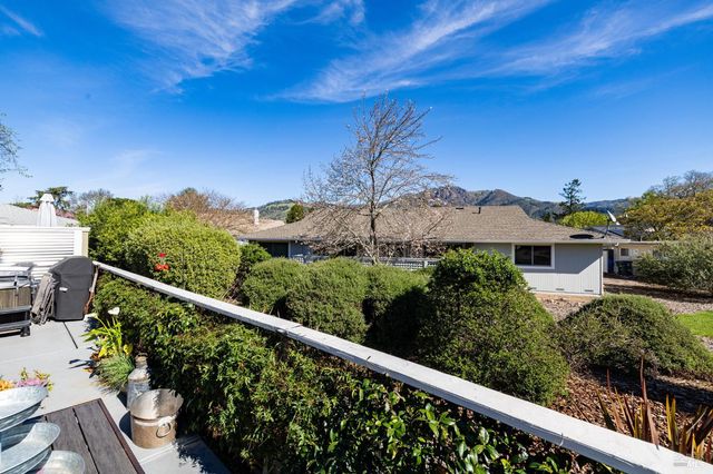 7409 Oakmont Dr, Santa Rosa, CA 95409