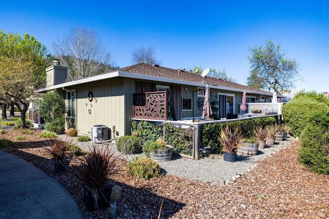 7409 Oakmont Dr, Santa Rosa, CA 95409