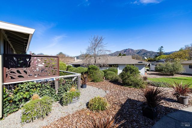 7409 Oakmont Dr, Santa Rosa, CA 95409