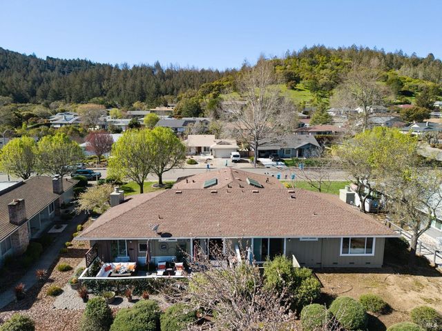 7409 Oakmont Dr, Santa Rosa, CA 95409