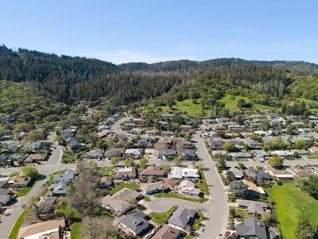 7409 Oakmont Dr, Santa Rosa, CA 95409