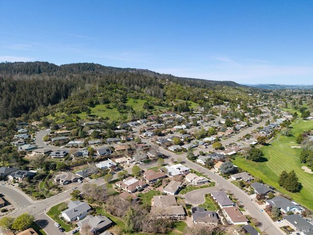7409 Oakmont Dr, Santa Rosa, CA 95409
