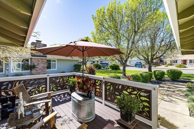 7409 Oakmont Dr, Santa Rosa, CA 95409