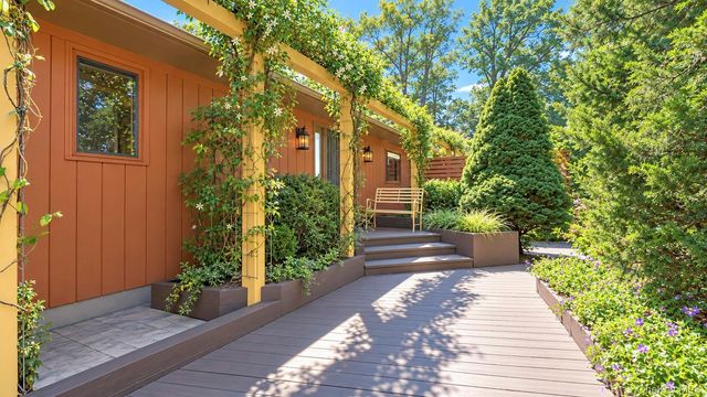39 Daly Court, Riverhead, NY 11901