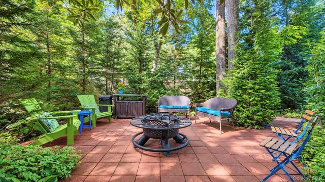 39 Daly Court, Riverhead, NY 11901