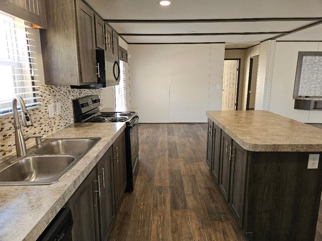 482 McDonald LN W, Cedar Creek, TX 78612