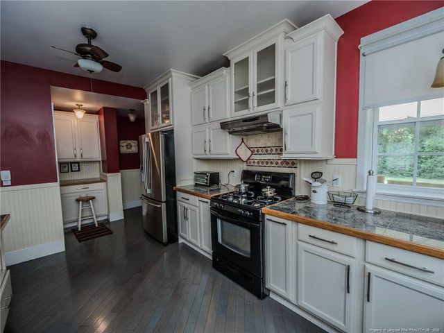 212 E Third Avenue, Red Springs, NC 28377
