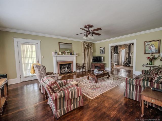 212 E Third Avenue, Red Springs, NC 28377
