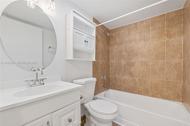 7200 NW 179th St 105, Hialeah, FL 33015