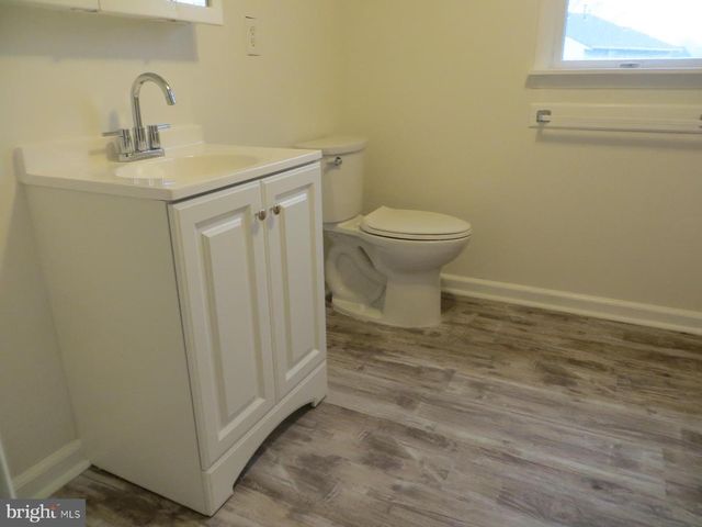 13 PARK DR, Bellmawr, NJ 08031