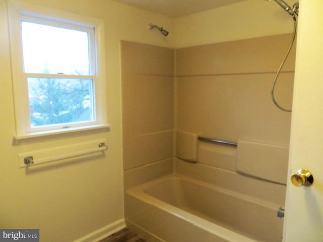 13 PARK DR, Bellmawr, NJ 08031