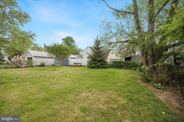 13 PARK DR, Bellmawr, NJ 08031