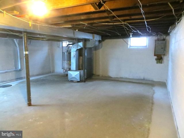 13 PARK DR, Bellmawr, NJ 08031