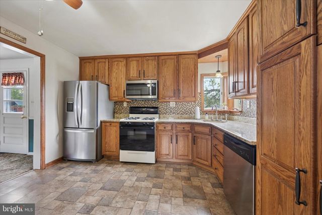 13 PARK DR, Bellmawr, NJ 08031