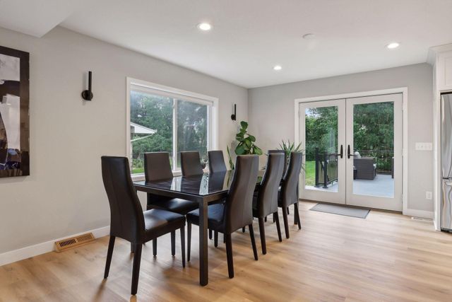 3098 Victoria Street N, Roseville, MN 55113